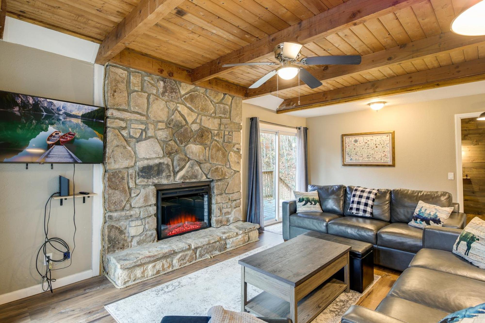 Updated Cobbly Nob Resort Home With Hot Tub! 개틀린버그 외부 사진