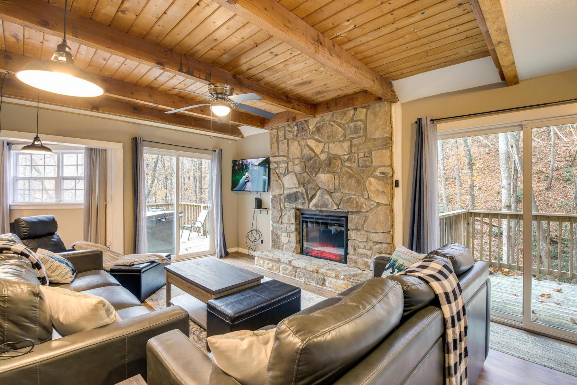 Updated Cobbly Nob Resort Home With Hot Tub! 개틀린버그 외부 사진