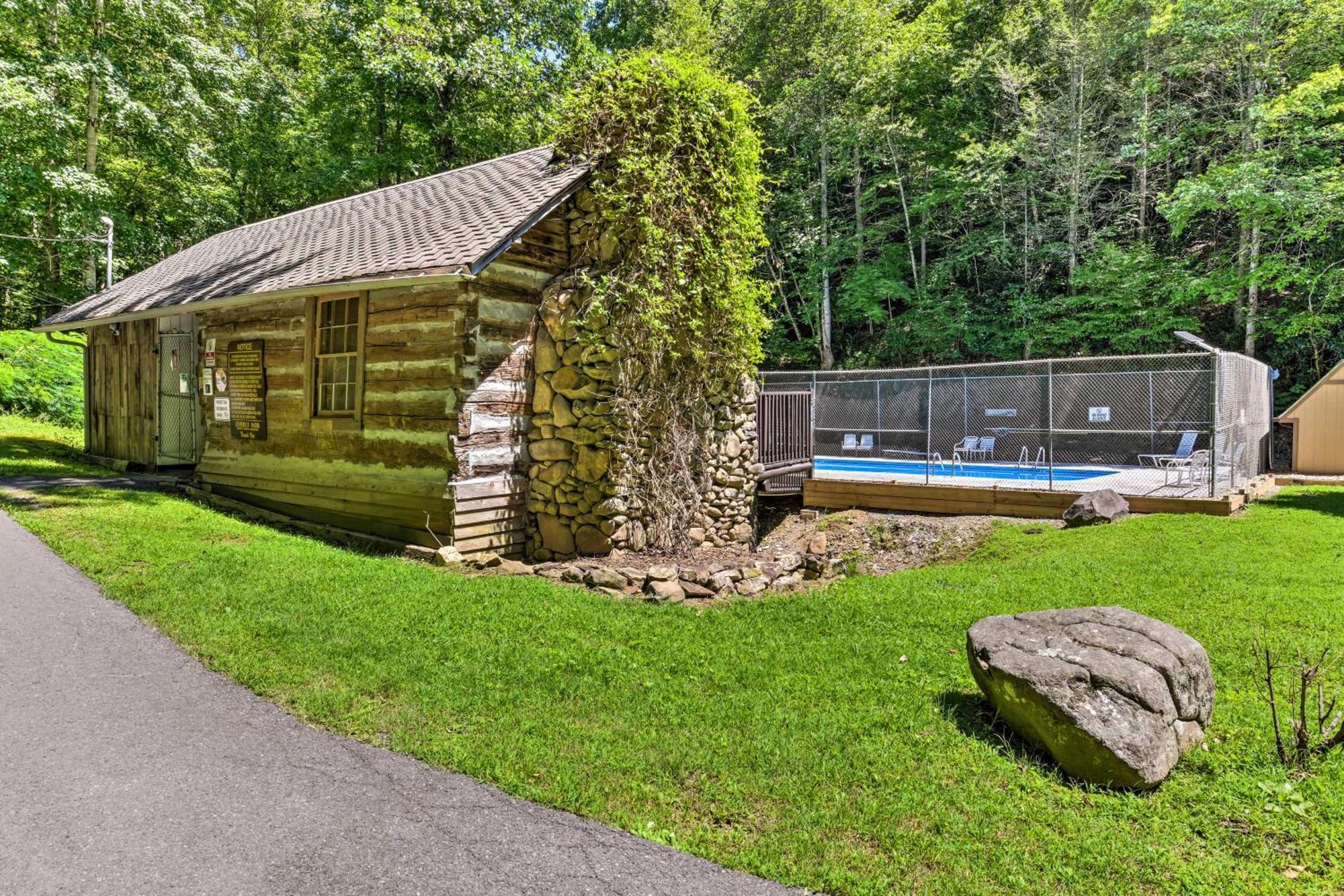 Updated Cobbly Nob Resort Home With Hot Tub! 개틀린버그 외부 사진