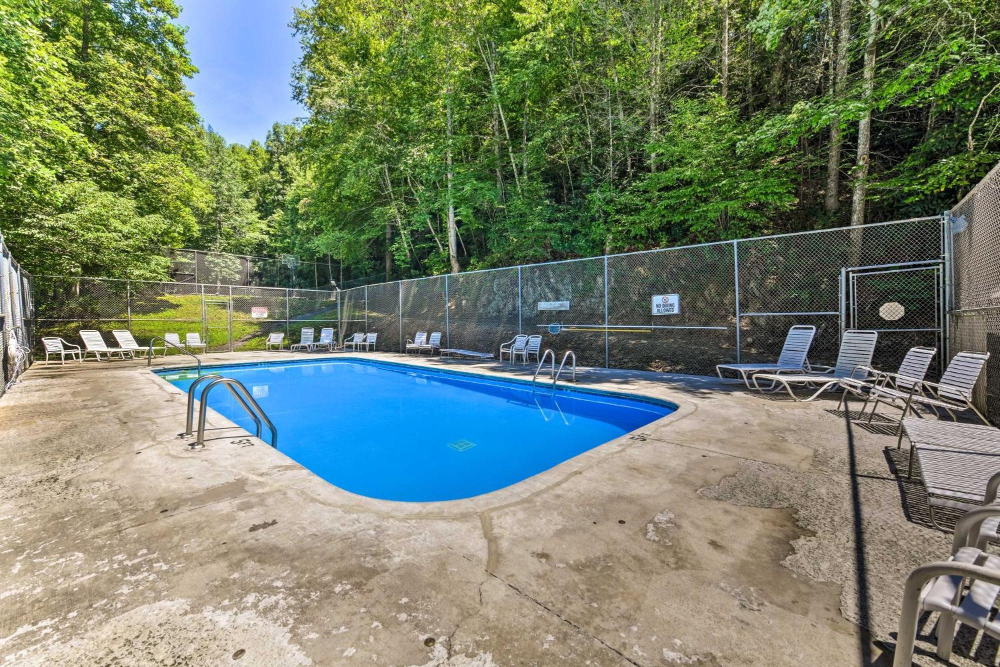 Updated Cobbly Nob Resort Home With Hot Tub! 개틀린버그 외부 사진