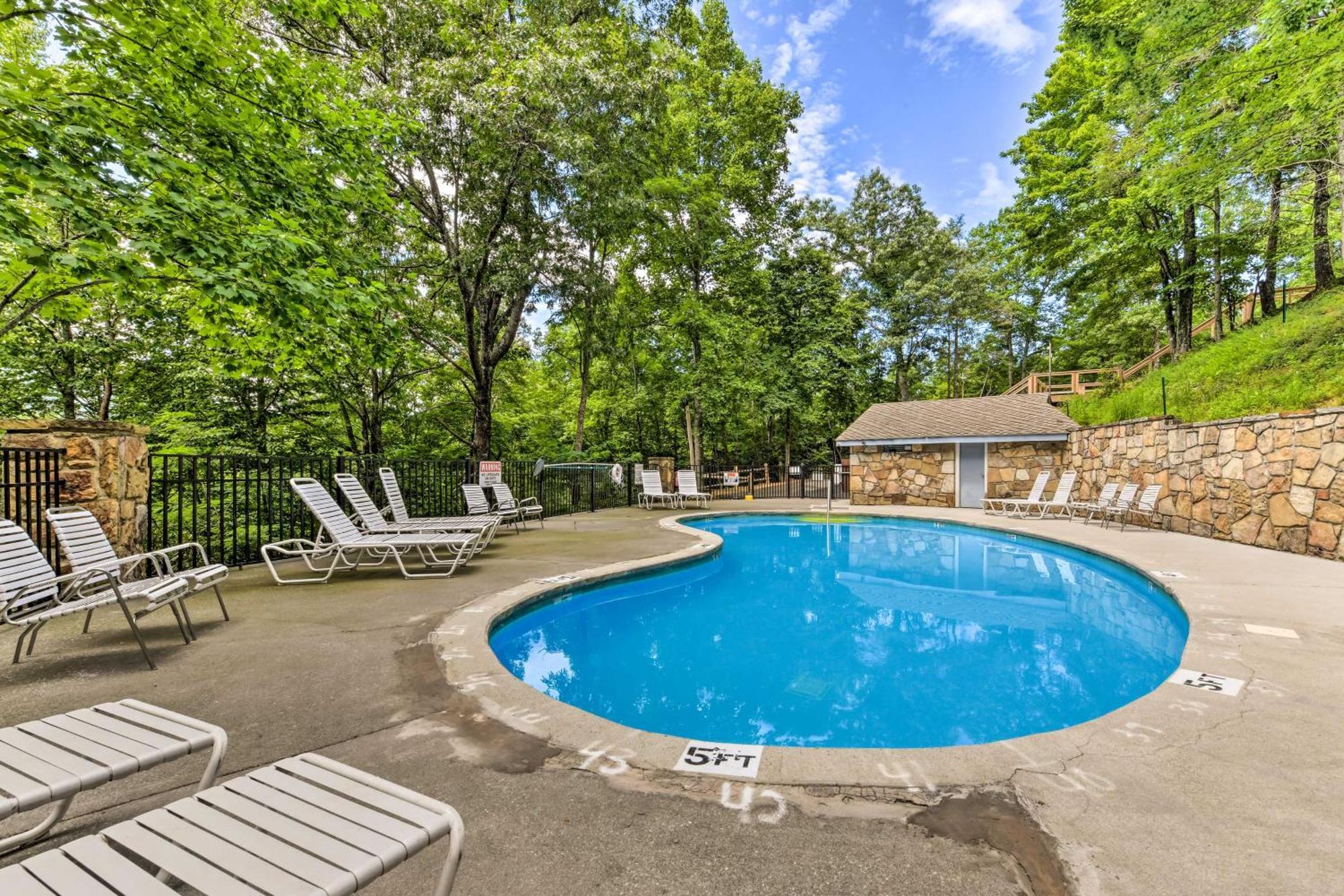 Updated Cobbly Nob Resort Home With Hot Tub! 개틀린버그 외부 사진